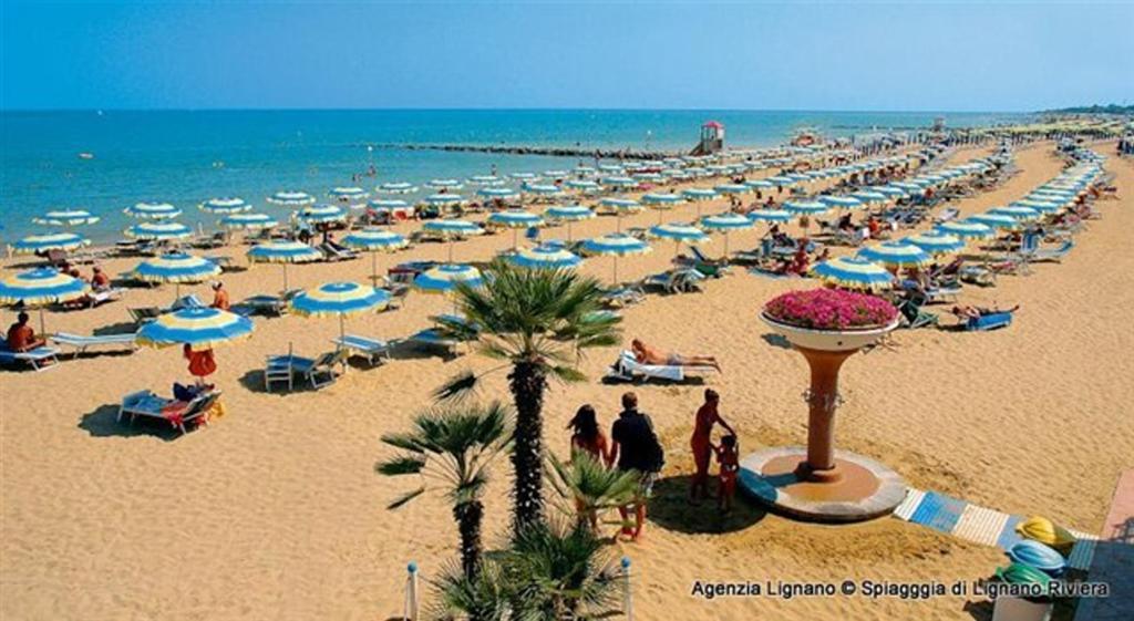 Lignano Exclusive With Pool Apartment Линяно Сабиадоро Екстериор снимка